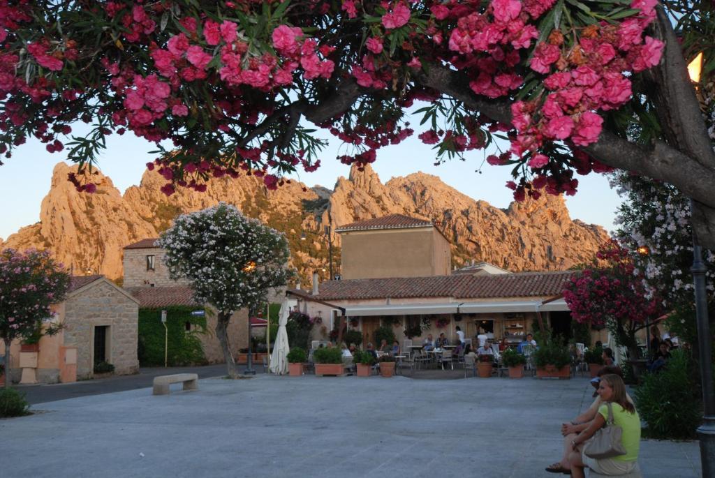 Locanda Sant'Andrea Hotel&Relais San Pantaleo Exterior foto